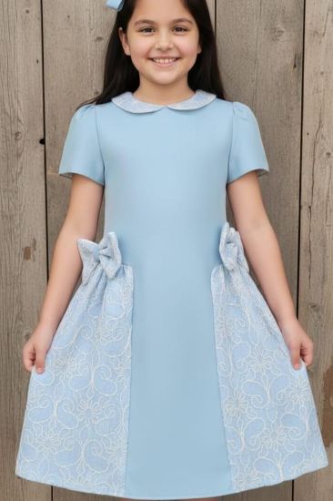 صورة فستان سماوي فينكات في الجوانب